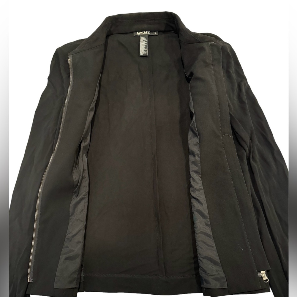 DKNY structured zip up womens blazer/jacket. Collared wool blend with pockets